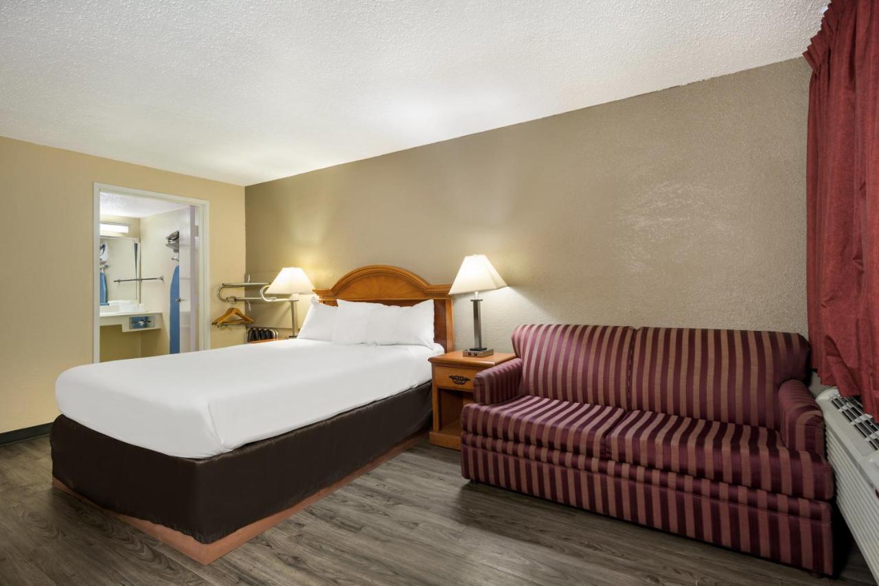 Knights Inn College Station Bagian luar foto
