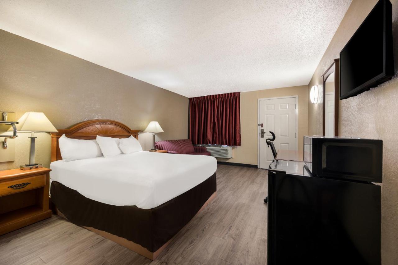 Knights Inn College Station Bagian luar foto