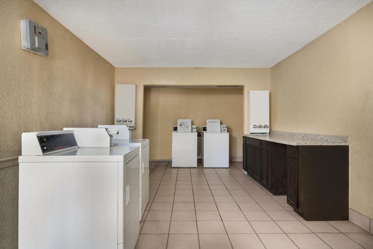 Knights Inn College Station Bagian luar foto