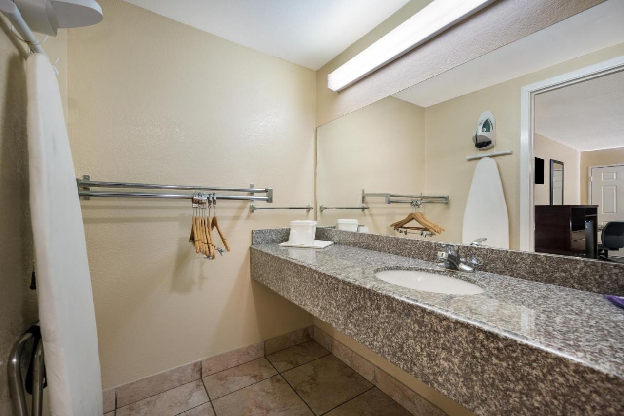 Knights Inn College Station Bagian luar foto