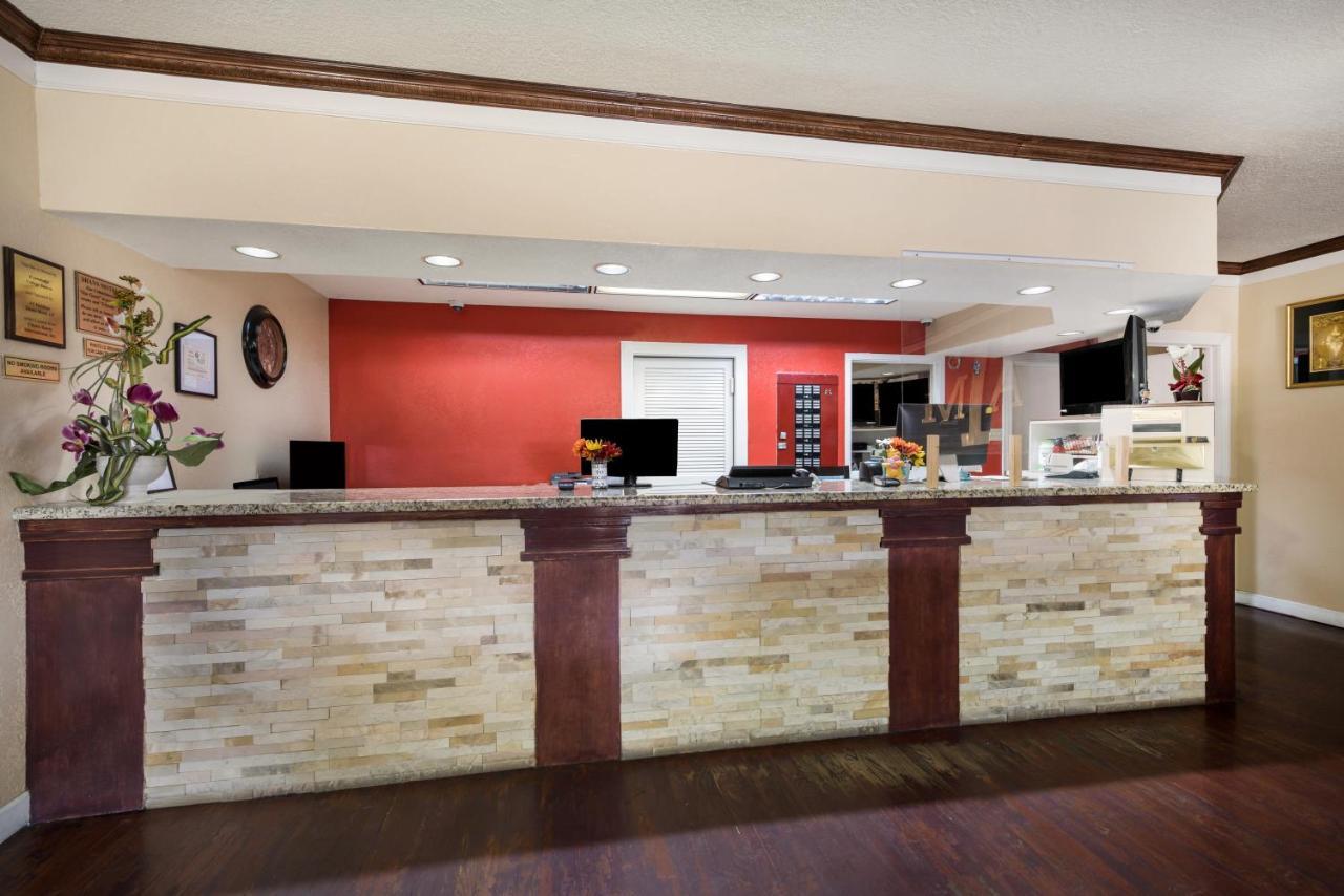 Knights Inn College Station Bagian luar foto